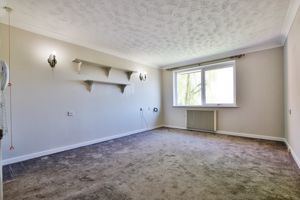 LIVING ROOM- click for photo gallery